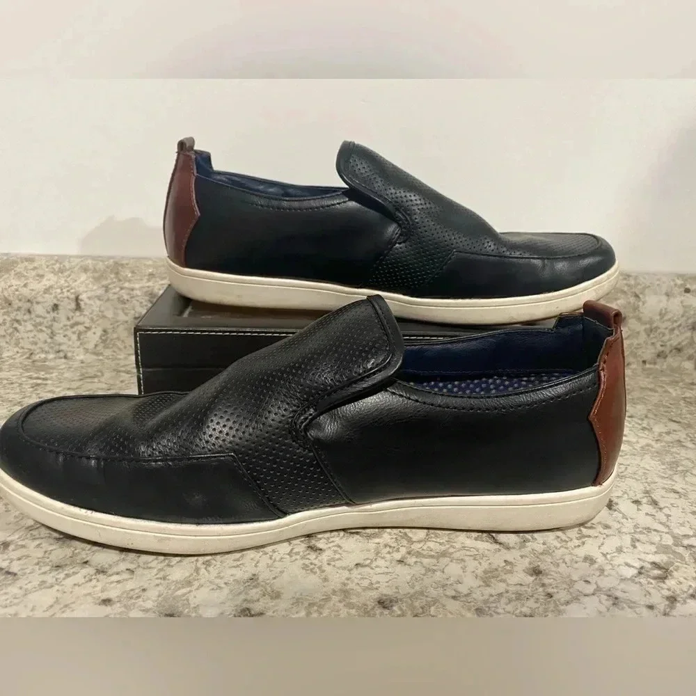 Steve Madden “Felix” black leather slip on loafer. Size 12